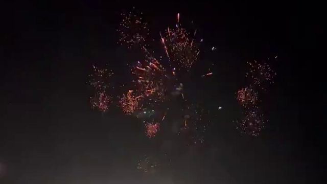 Equipa do Sporting recebida com fogo de artifício na autoestrada