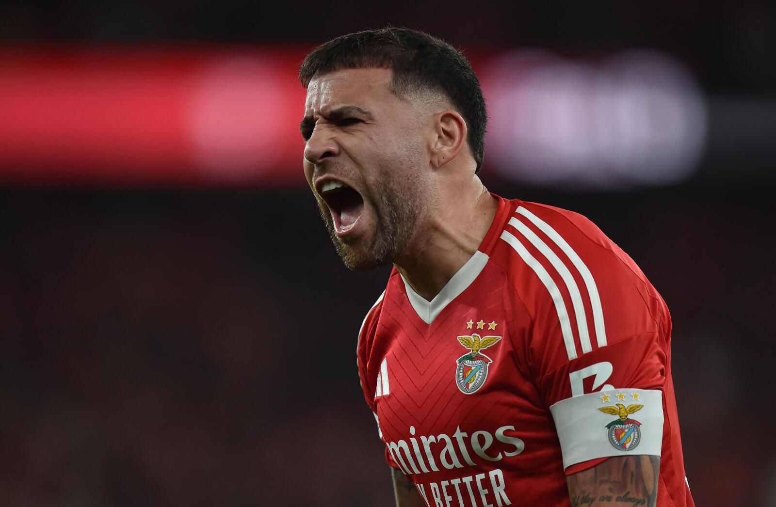 Otamendi, central do Benfica, a festejar durante um jogo