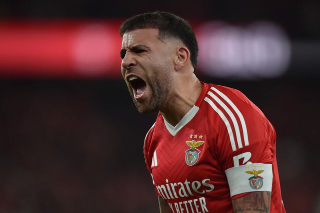 Otamendi, central do Benfica, a festejar durante um jogo
