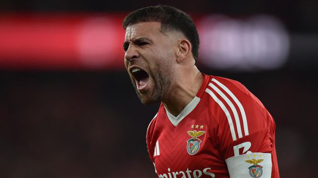 Otamendi, central do Benfica, a festejar durante um jogo