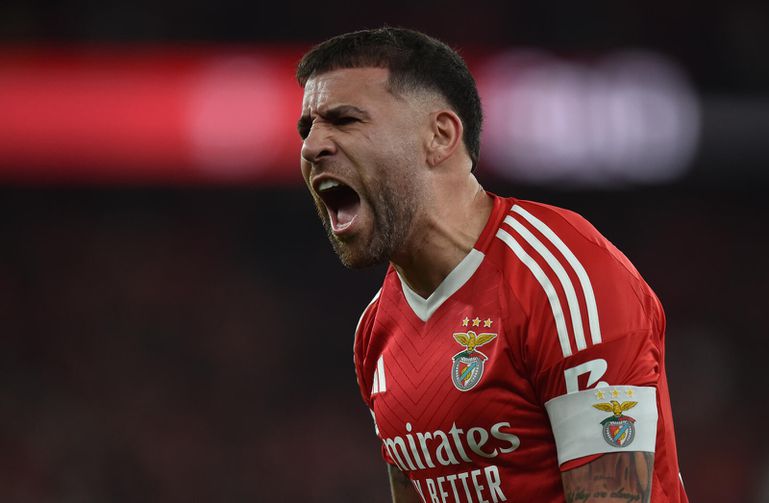 Otamendi, central do Benfica, a festejar durante um jogo