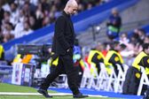 Pep Guardiola, treinador do Manchester City, de cabeça baixa no Bernabéu