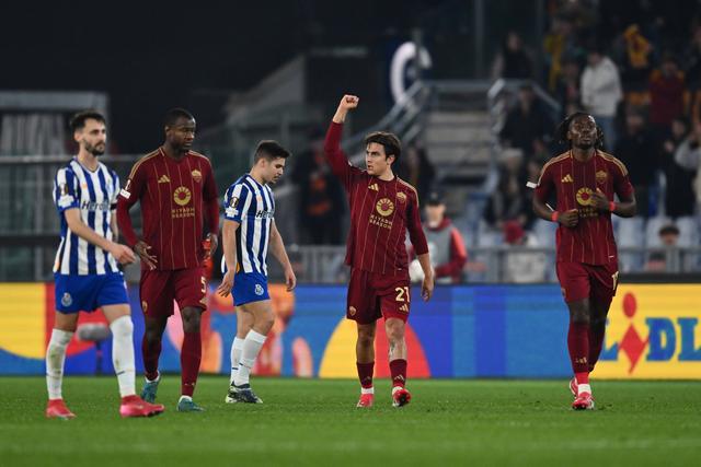 Dybala foi o melhor em campo no Roma-FC Porto