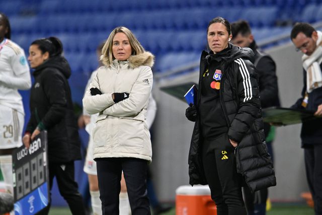 Sonia Bompastor e Camille Abily lado a lado no Lyon, antes de rumarem ao Chelsea