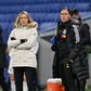 Sonia Bompastor e Camille Abily lado a lado no Lyon, antes de rumarem ao Chelsea