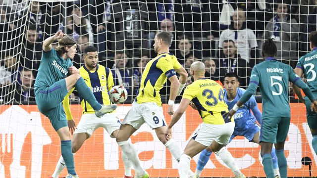 Nem uma suspensão pelo meio impediu José Mourinho de avançar na Europa (resumo)