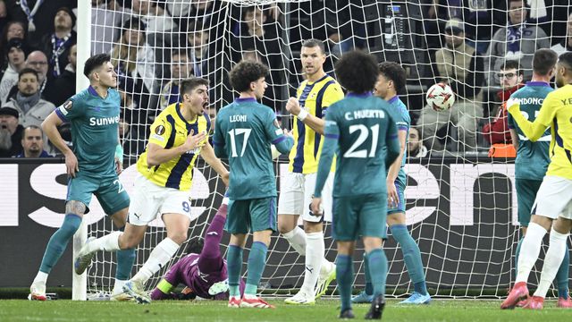 De central para central: Skriniar desvia, Akçiçek empata para o Fenerbahçe (vídeo)