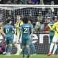 De central para central: Skriniar desvia, Akçiçek empata para o Fenerbahçe (vídeo)