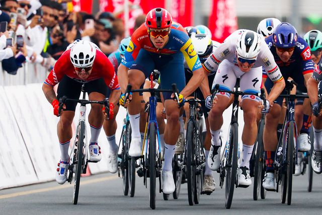 Jonathan Milan faz 'bis' em sprint de luxo no UAE Tour