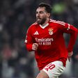 Kokçu, médio do Benfica, a correr em fase de jogo
