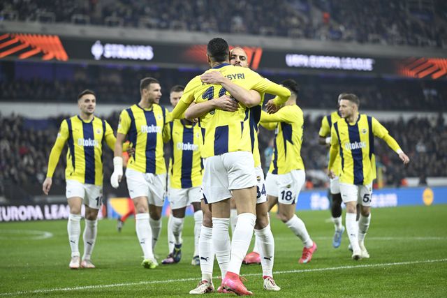 Mourinho suou, fez um amigo, mas apurou Fenerbahçe para os ‘oitavos’