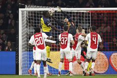 Ajax apura-se após jogar mais de 100 minutos em desvantagem (resumo)