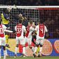 Ajax apura-se após jogar mais de 100 minutos em desvantagem (resumo)