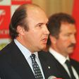 Vale e Azevedo, presidente do Benfica, e Graeme Souness, treinador, em 1999