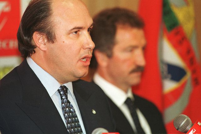 Vale e Azevedo, presidente do Benfica, e Graeme Souness, treinador, em 1999