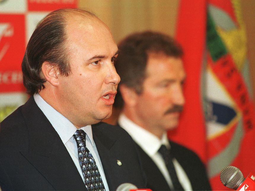 Vale e Azevedo, presidente do Benfica, e Graeme Souness, treinador, em 1999