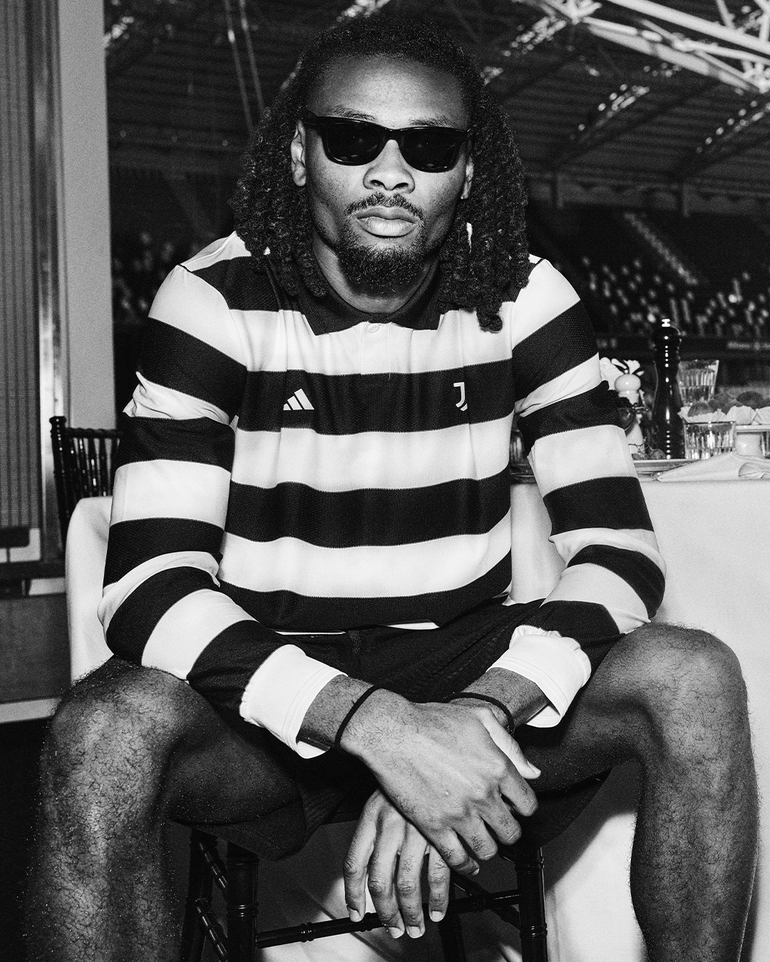 Thuram com a nova camisola da Juventus