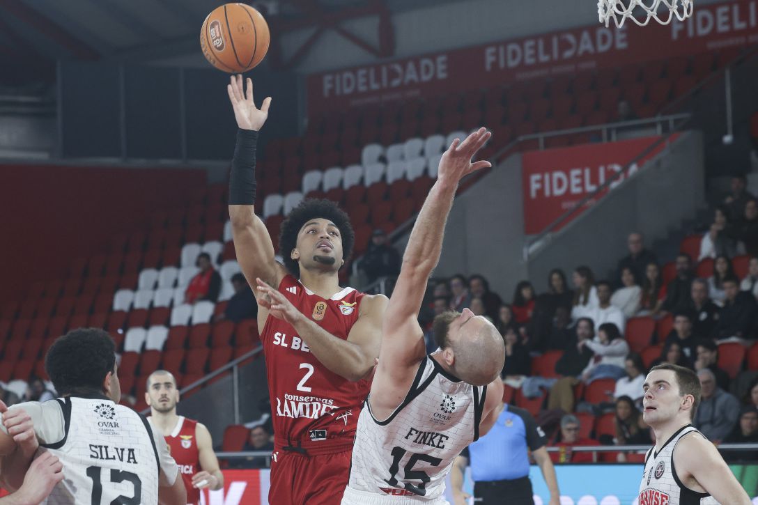 Justice Sueing somou oito pontos no triunfo do Benfica sobre a Ovarense
