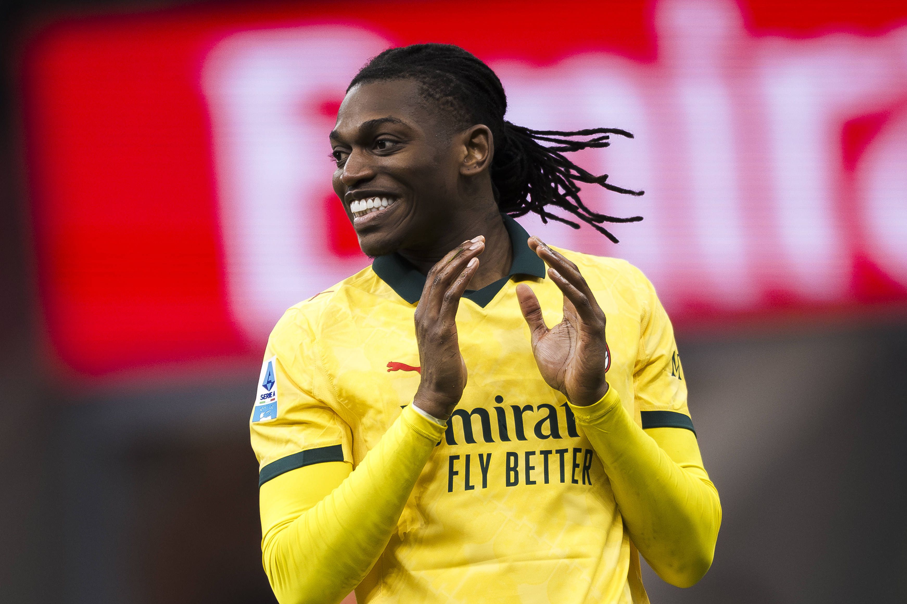 Rafael Leão com a camisola do Milan