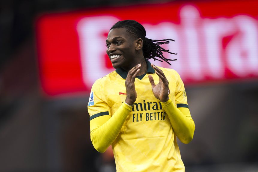 Rafael Leão com a camisola do Milan