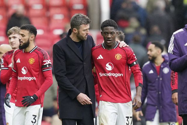 Michael Carrick com Kobbie Mainoo
