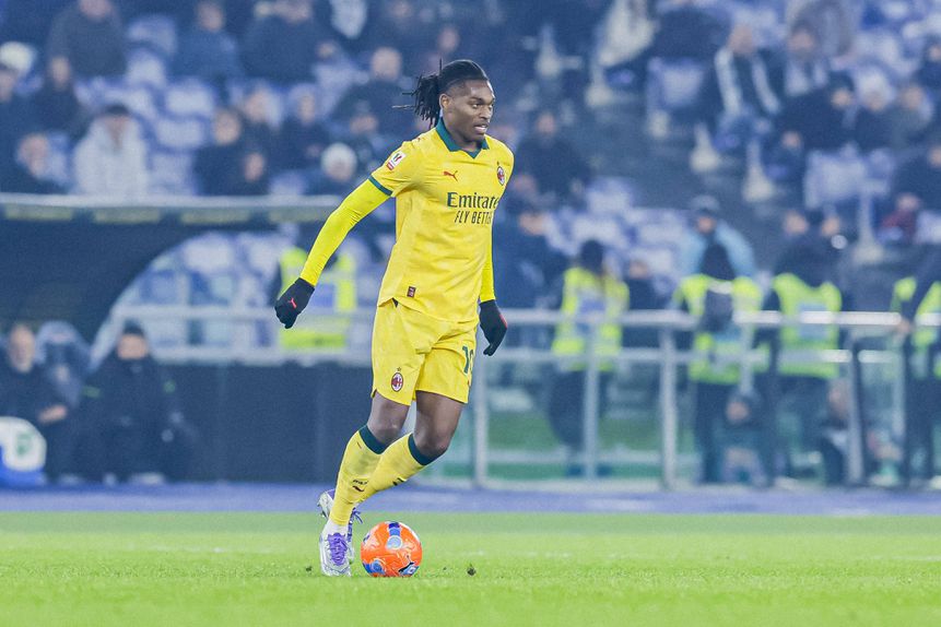 Rafael Leão com a camisola do Milan