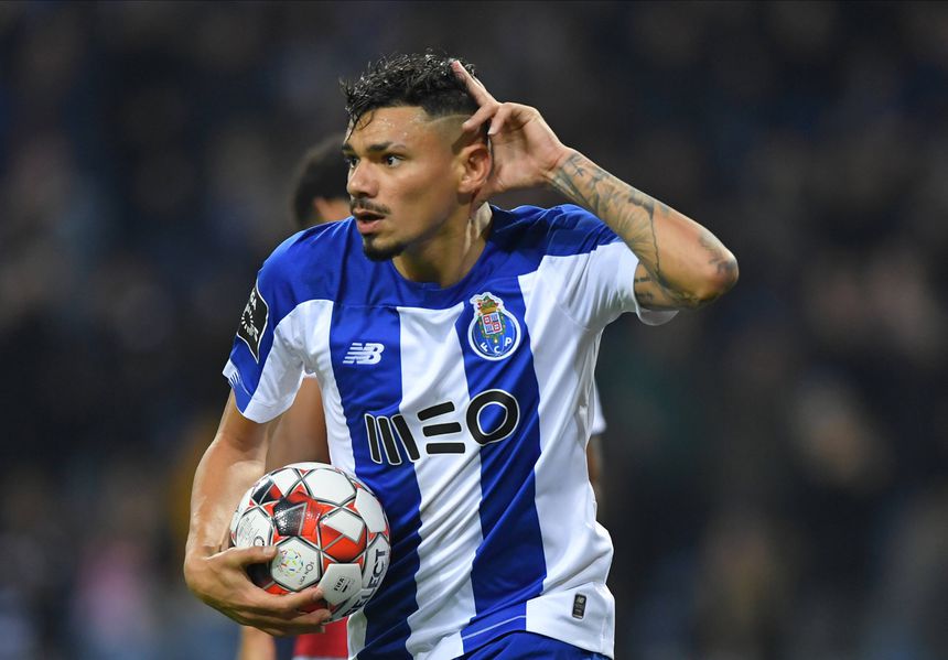 Ex-FC Porto Tiquinho Soares vai jogar no Mirassol