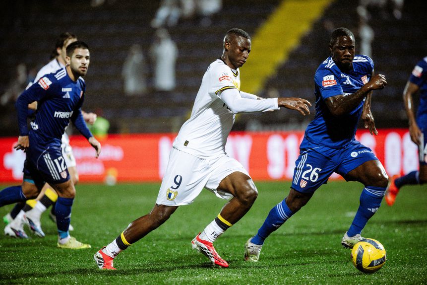 Ponta de lança nigeriano está pronto para reassumir a titularidade diante dos casapianos - Foto: Famalicão