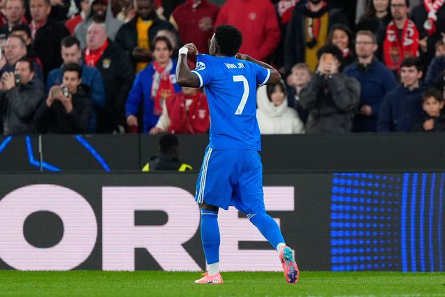 Vinícius Júnior, avançado do Real Madrid, festeja no Estádio da Luz (foto: Imago)