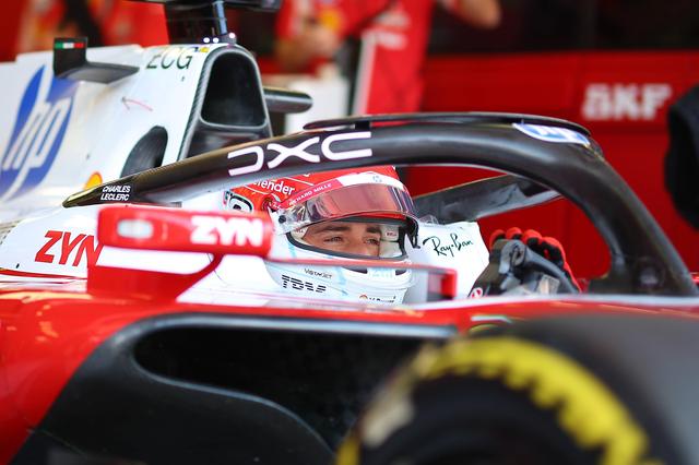 Ferrari e Charles Leclerc no topo dos testes de pré-época