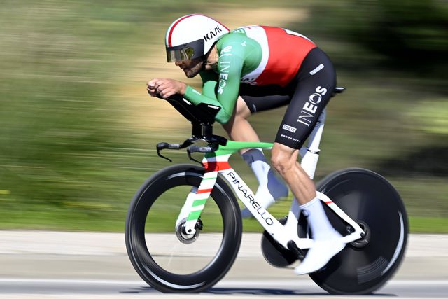 Volta ao Algarve: Ganna voa em Vilamoura, Ayuso reforça amarela