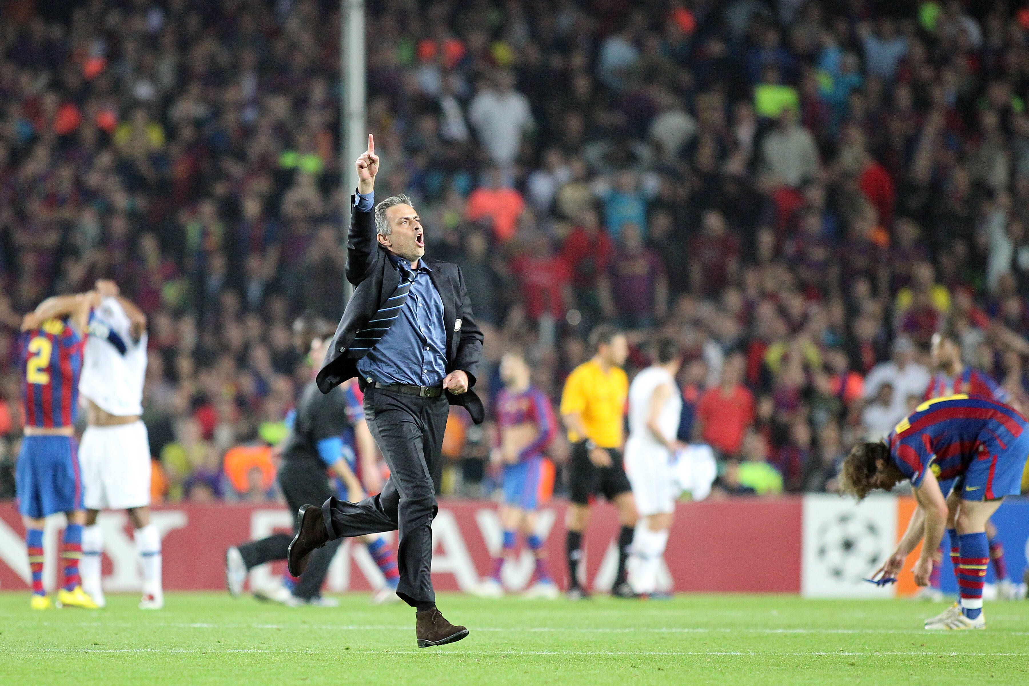 Em 2010, o Inter de Mourinho eliminou o super Barcelona de Guardiola nas meias-finais da Champions. Em Camp Nou, sofreu apenas um golo, perdeu 0-1 mas seguiu em frente e celebrou em grande no relvado.