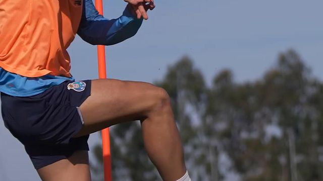 FC Porto: André Villas-Boas ao lado de Farioli e bem atento ao treino