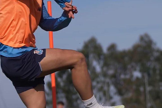 FC Porto: André Villas-Boas ao lado de Farioli e bem atento ao treino