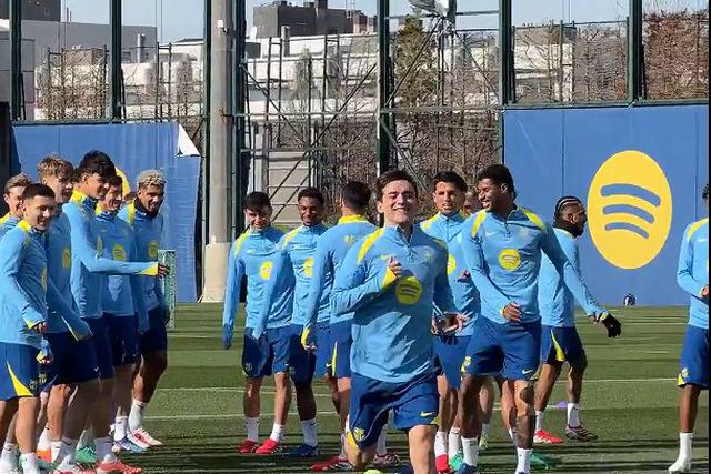 Alegria em Barcelona: Gavi retomou treinos com a equipa