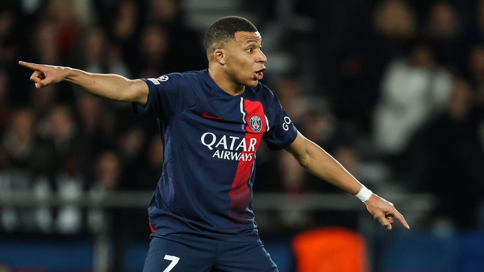 «Mbappé está a milhas de distância de Messi e Cristiano Ronaldo»