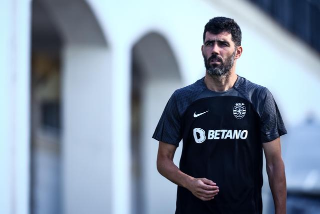 Neto terminou a carreira no final da época passada e integrou a equipa técnica - Foto: Sporting CP