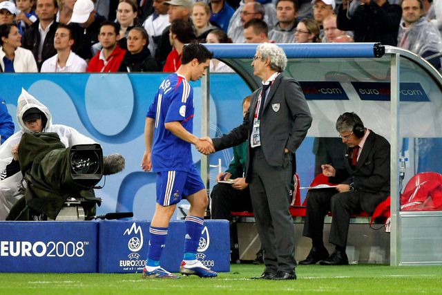 Nasri ataca ex-selecionador francês: «Mente como respira»