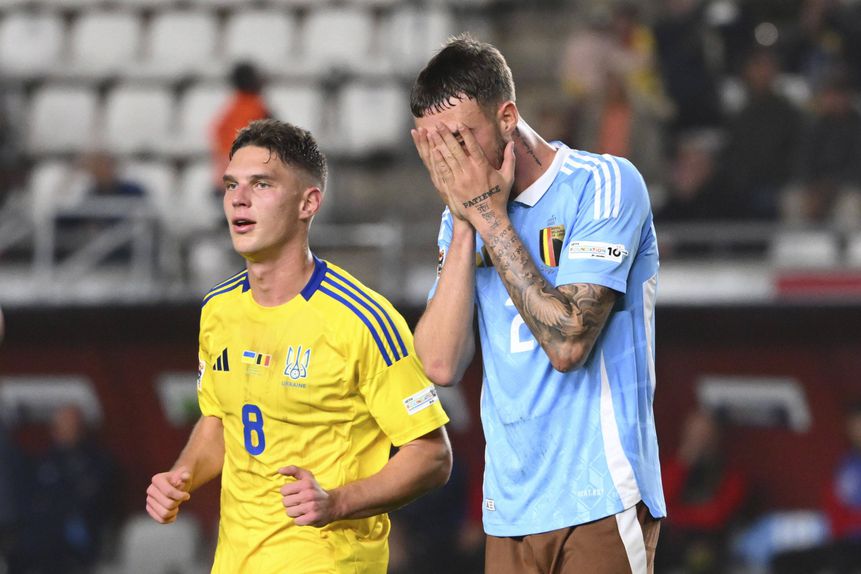 Zeno Debast frustrado por mais um golo sofrido pela Bélgica frente à Ucrânia