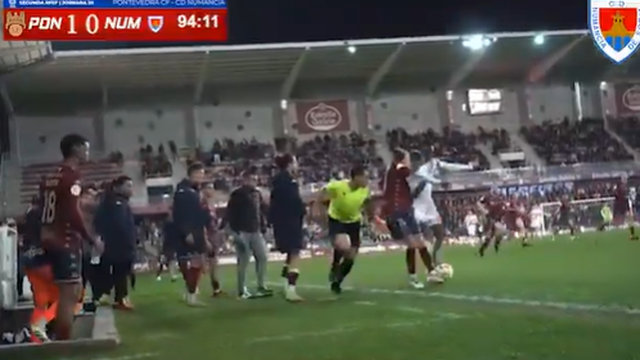 Jogador substituído corta contra-ataque aos 90+4 com a subida em disputa!