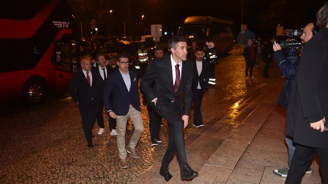 A chegada dos jogadores do Benfica à gala (vídeo)