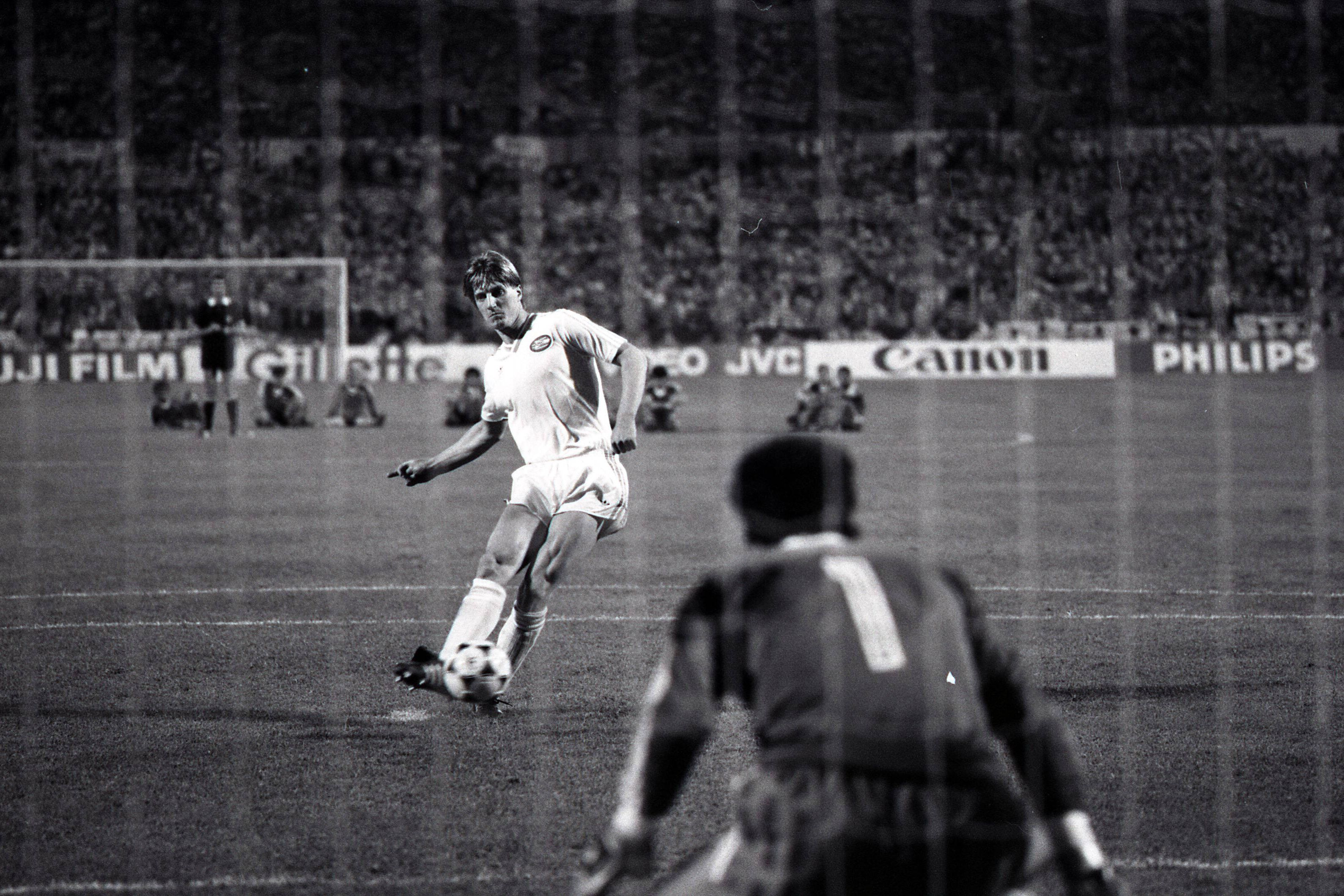 Kift vai marcar no desempate por penáltis na final da Taça dos Campeões Europeus entre Benfica e PSV