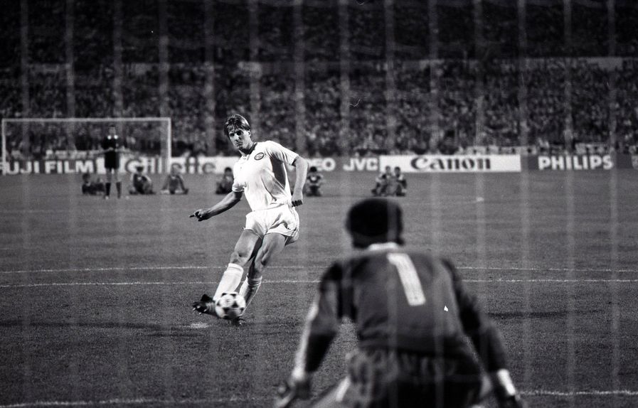 Kift vai marcar no desempate por penáltis na final da Taça dos Campeões Europeus entre Benfica e PSV