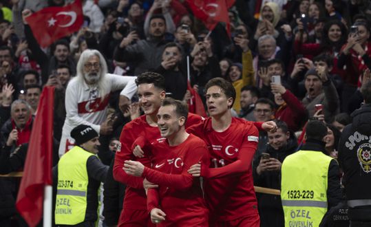 Eram saudades de Akturkoglu? Jogador do Benfica leva adeptos turcos à loucura