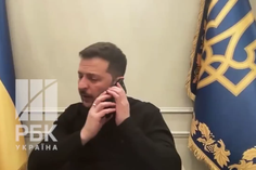 «Emmanuel, já lhe ligo»: Macron interrompe entrevista de Zelensky