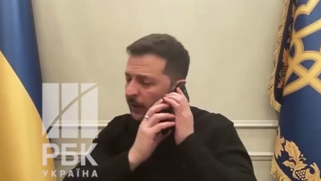 «Emmanuel, já lhe ligo»: Macron interrompe entrevista de Zelensky