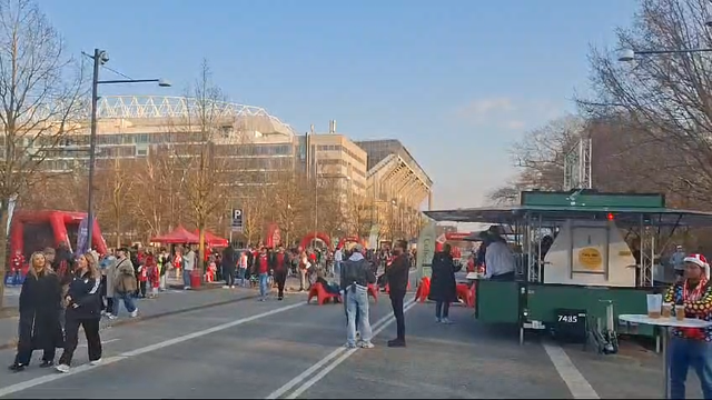 Ambiente junto ao estádio Parken, em Copenhaga