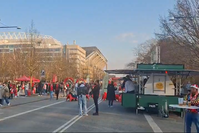 Ambiente junto ao estádio Parken, em Copenhaga