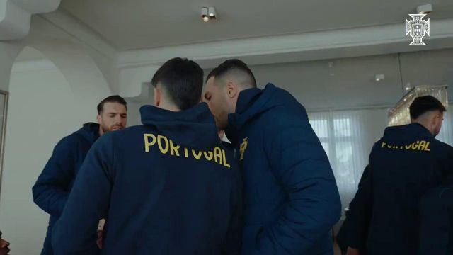 O passeio da Seleção antes do jogo na Dinamarca