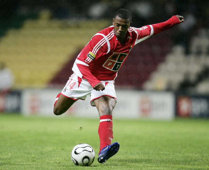 Manuel Fernandes a representar o Benfica na sua última temporada em Portugal
